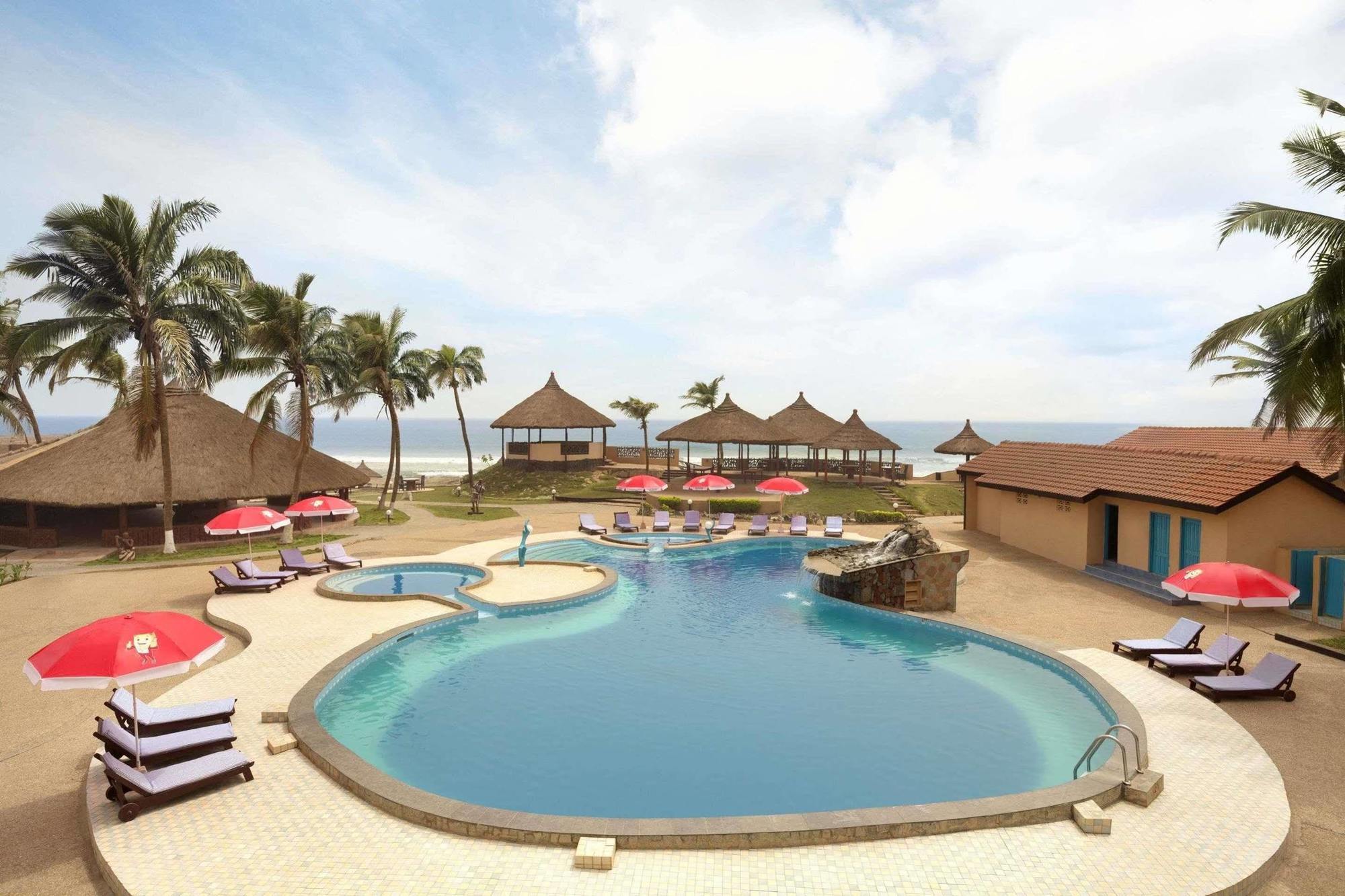 Ramada Resort Accra Exteriör bild