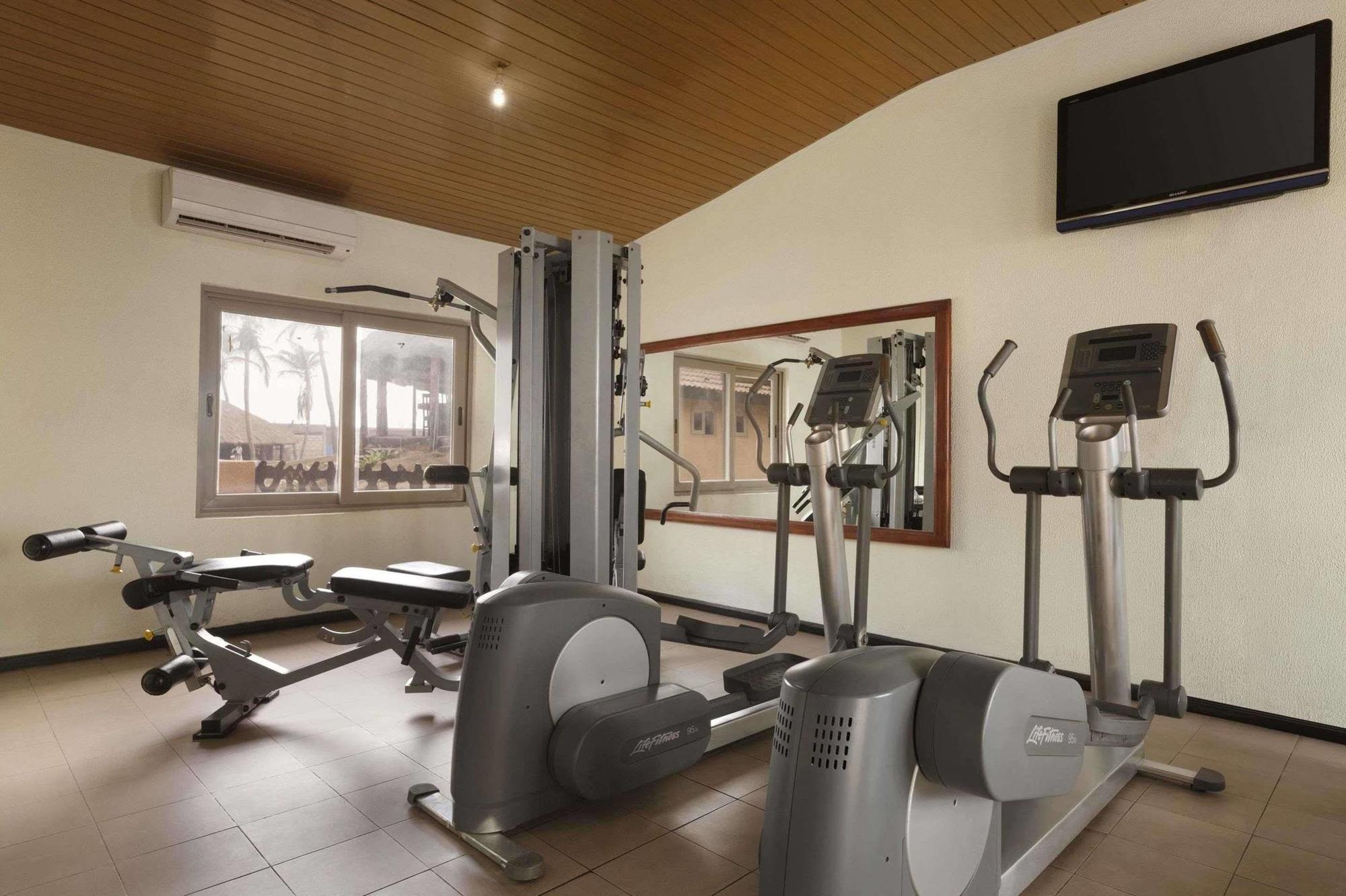 Ramada Resort Accra Exteriör bild