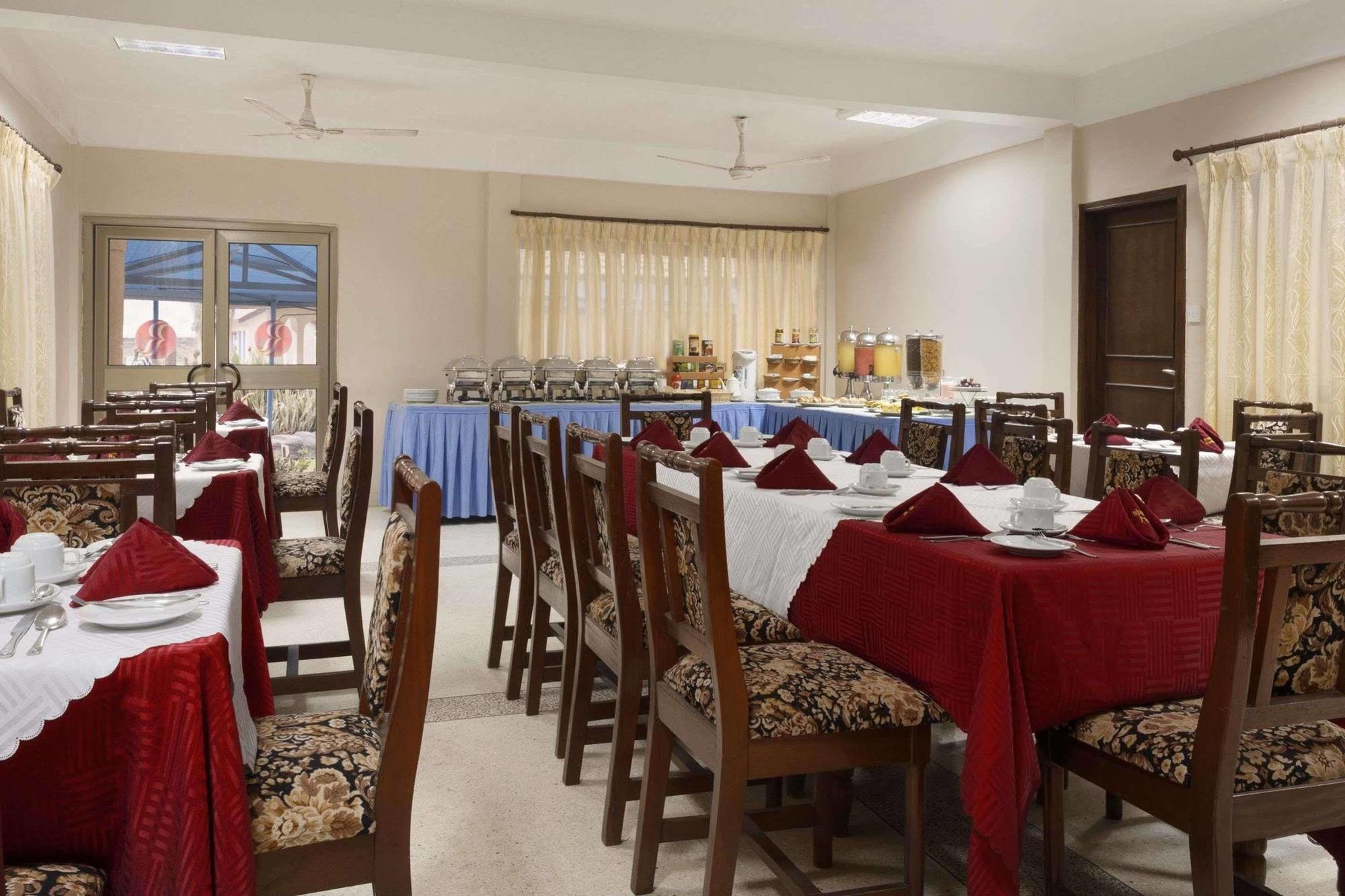 Ramada Resort Accra Exteriör bild