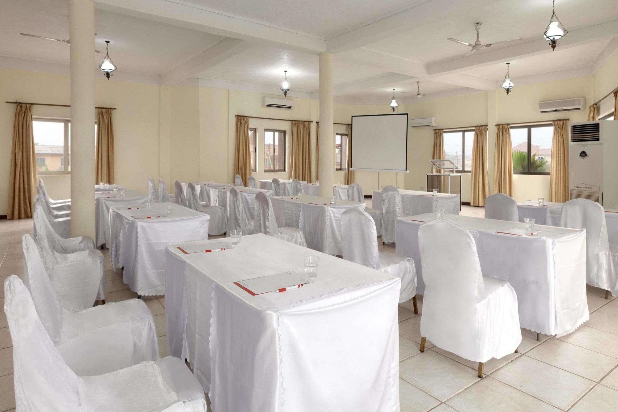 Ramada Resort Accra Exteriör bild