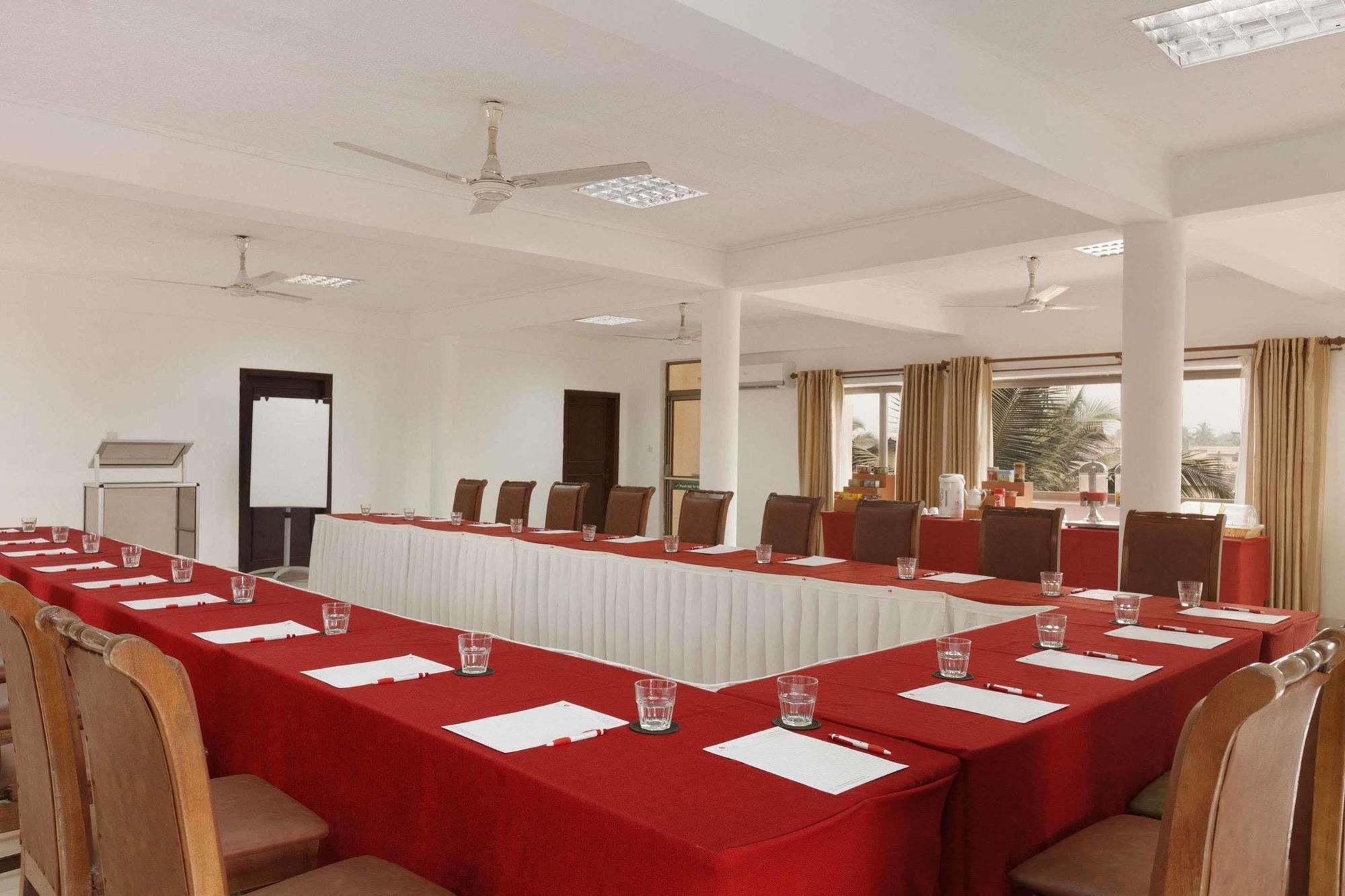 Ramada Resort Accra Exteriör bild