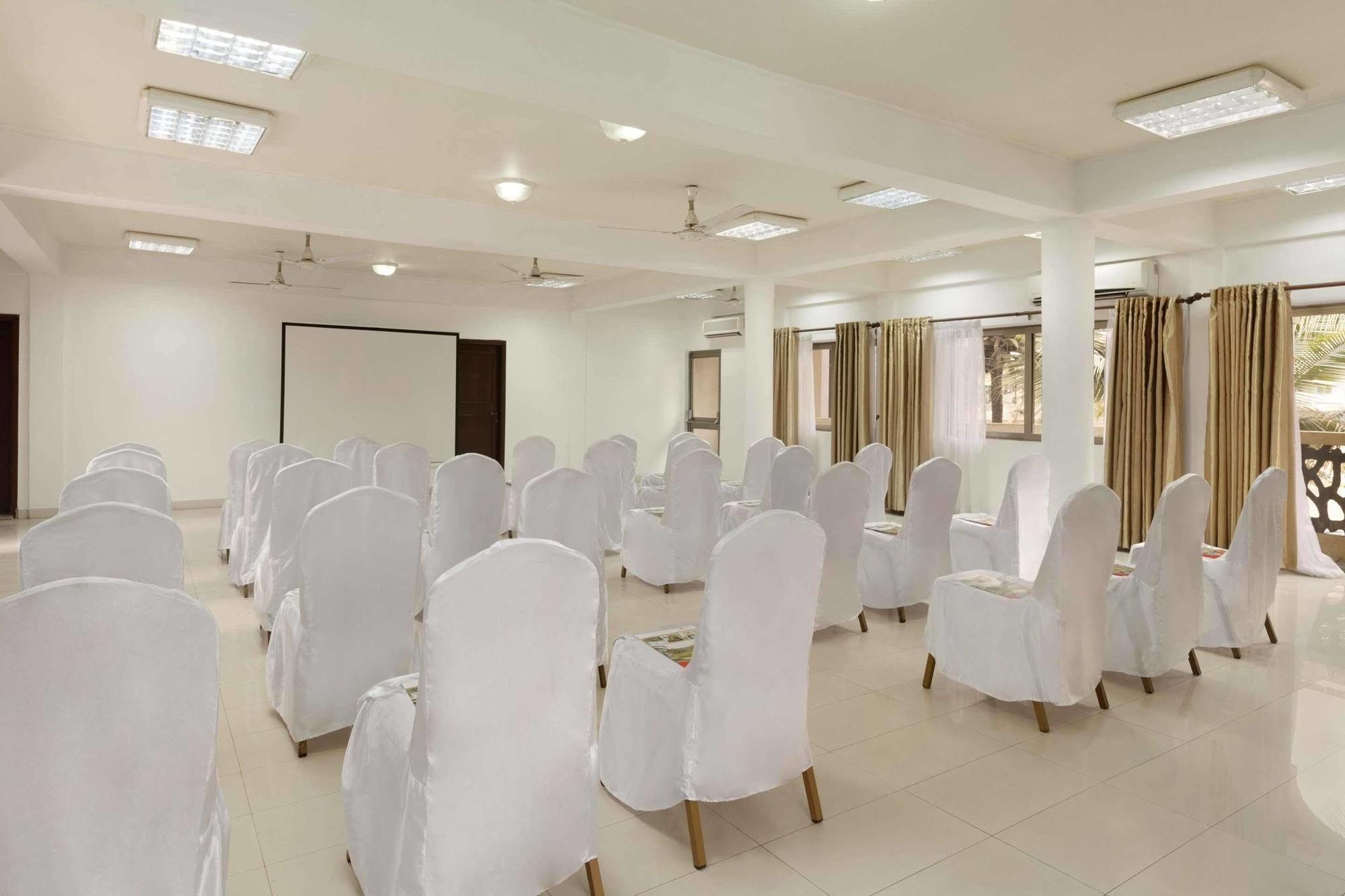 Ramada Resort Accra Exteriör bild