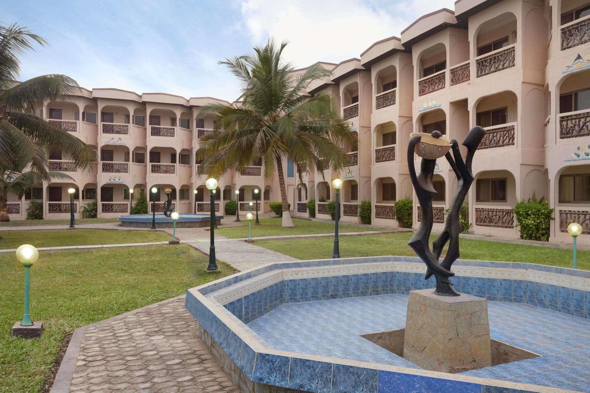 Ramada Resort Accra Exteriör bild